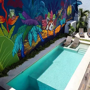 Red Panda , Playa del Carmen México